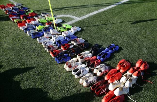 Sport Themen der Woche KW01 Sport Bilder des Tages La Manga , Trainingslager VfB Stuttgart , Die Schuhe der Spieler stehen bereit *** La Manga training camp VfB Stuttgart The players shoes are ready