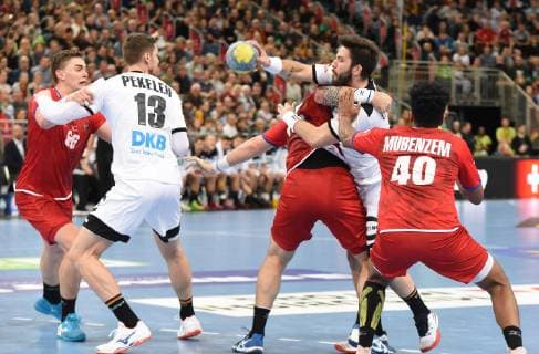 04.01.2019, xkhx Hannover, Tui-Arena Deutscher Handballbund, DHB Handball Länderspiel Deutschland (GER) gegen (Czech) Tschechien Torwart Andreas Wolff (GER) gegen Jakub Hrstka (Czech)