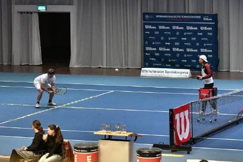 GER, Internationaler DTB Tenniskongress 2019 05.01.2018, Estrel Congress Center, Berlin, GER, Internationaler DTB Tenniskongress 2019 im Bild Niklas Hoefken demonstriert Uebungsformen im Themenbereich das Inklusion im Tennistraining