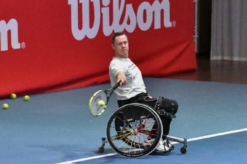 GER, Internationaler DTB Tenniskongress 2019 05.01.2018, Estrel Congress Center, Berlin, GER, Internationaler DTB Tenniskongress 2019 im Bild Rollstuhl-Tennisspieler demonstriert Uebungsform im Themenbereich Inklusion im Tennistraining