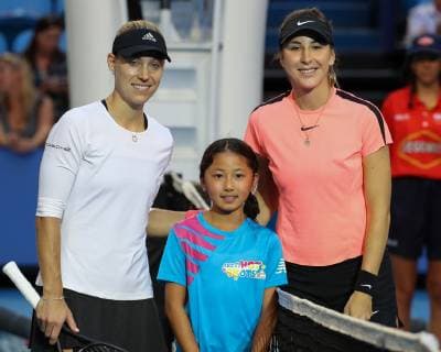 Angelique Kerber und Belinda Bencic posen am Netz Tennis - Hopman Cup 2019 - ITF - RAC Arena - Perth - Western Australia - Australia - 5 January 2019. Â Copyright: xJuergenxHasenkopfx