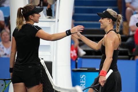 Belinda Bencic gratuliert der Siegerin Angelique Kerber Copyright: xJuergenxHasenkopfx