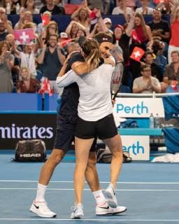 Belinda Bencic, Roger Federer umarmen sich und jubeln,Jubel,Freude,Emotion, Mixed Doubles Finale, Endspiel Copyright: xJuergenxHasenkopfx
