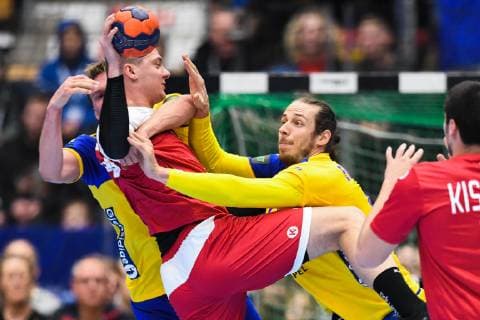190105 RysslandsDmitrii Zhitnikov och Sveriges Kim Ekdahl du Rietz under träningslandskampen i handboll mellan Sverige och Ryssland den 5 januari 2019 i Jönköping. Copyright: DANIELxSTILLER BB190105DS005