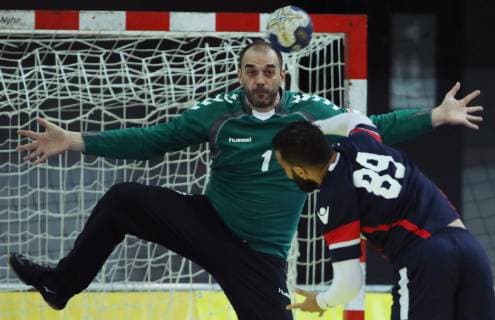 HANDBALL - Continental Cup, BRN vs GRE INNSBRUCK,AUSTRIA,05.JAN.19 - HANDBALL - Continental Cup, Bahrain vs Greece. Image shows Konstantinos Tsilimparis (GRE) and Saad Mahdi (BHR). GEPAxpictures xAndreasxPranter