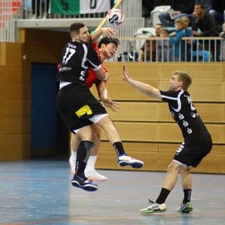Handball, Herren, Saison 2018 19, Weltmeisterschaft 2019 in Deutschland und Dänemark, Testspiel 1. VfL Potsdam - Korea, Rolando Urios (Nr. 17, 1. VfL Potsdam), Park Hwang Soon (Nr. 23, Korea), Philipp Jochimsen (Nr. 21, 1. VfL Potsdam), 05.01.19, Copyright: xMichaelxHundtx