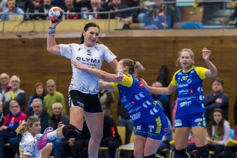 Bietigheim, Deutschland 05. Januar 2019: EHF-Cup - 18 19 - SG BBM Bietigheim vs. Storhamar Handball Elite v.li. Karolina Kudlacz-Gloc (Bietigheim), Elise Skinnehaugen (Storhamar) Bietigheim-Bissingen Halle am Viadukt Baden-Württemberg Deutschland