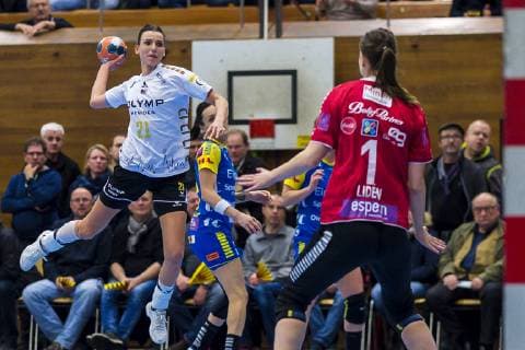 Bietigheim, Deutschland 05. Januar 2019: EHF-Cup - 18 19 - SG BBM Bietigheim vs. Storhamar Handball Elite v.li. Fie Woller (Bietigheim), Stine Liden (Storhamar) Bietigheim-Bissingen Halle am Viadukt Baden-Württemberg Deutschland