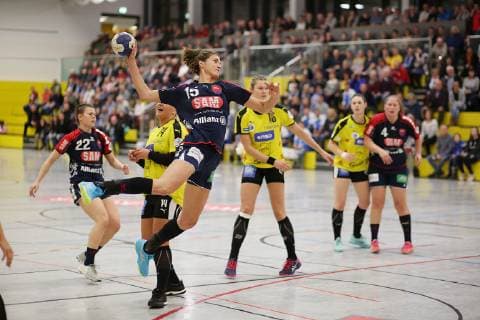 Jurate Zilinskaite (SG H2Ku Herrenberg) beim Torwurf Handball Frauen, HC Roedertal - SG H2Ku Herrenberg, 2.Liga, 05.01.2018 Grossroehrsdorf