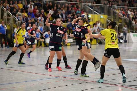 Bildmitte Mariue-Christine Beddies ( SG H2Ku Herrenberg) Handball Frauen, HC Roedertal - SG H2Ku Herrenberg, 2.Liga, 05.01.2018 Grossroehrsdorf