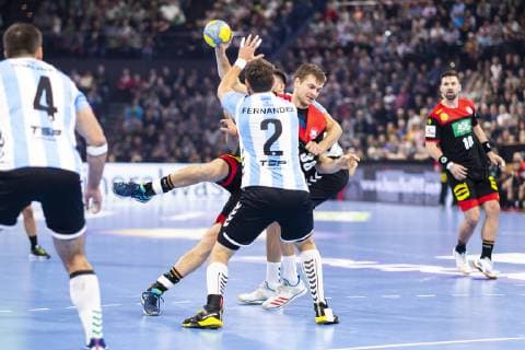 Fabian Boehm (Nr. 38, Deutschland) gegen Federico Gaston Fernandez (Nr. 2, Argentinien). Deutschland vs. Argentinien, Handball, Testspiel, 06.01.19 Kiel Schleswig-Holstein Germany Sparkassen-Arena Copyright: xAgentur54Gradx xFelixxKoenigx