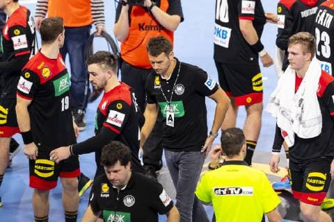 Die deutsche Mannschaft steht beim Time Out um Trainer Christian Prokop. Deutschland vs. Argentinien, Handball, Testspiel, 06.01.19 Kiel Schleswig-Holstein Germany Sparkassen-Arena Copyright: xAgentur54Gradx xFelixxKoenigx