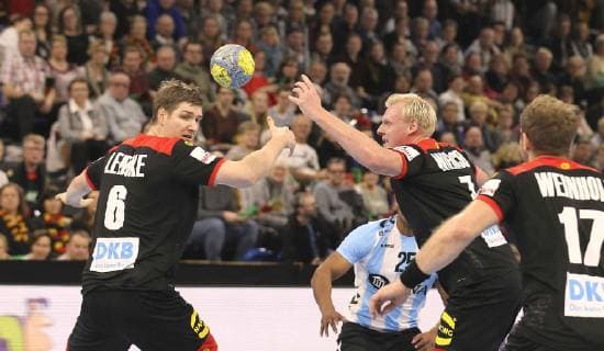 Foto : Finn Lemke ( Deutschland ) und Patrick Wiencek Handball Länderspiel am So. 06.01.2019 in Kiel Deutschland - Argentinien 28 - 13