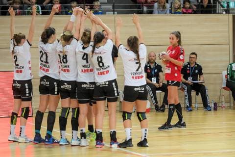 Emilia Galinska (SV Union Halle) mit dem letzten Freiwurf vor der Pause im Spiel SV Union Halle-Neustadt (Wildcats) vs. Neckarsulmer Union Handball 1.Bundesliga - Saison 2018 2019 Copyright: xVIADATAx xHolgerxJohnx Halle Saale Sachsen-Anhalt Deutschland