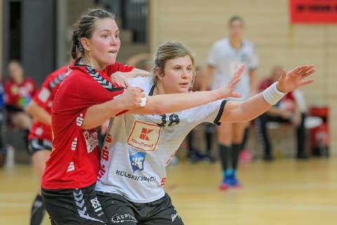 Pia Dietz (SV Union Halle) und Seline Ineichen (NSU) im Spiel SV Union Halle-Neustadt (Wildcats) vs. Neckarsulmer Union Handball 1.Bundesliga - Saison 2018 2019 Copyright: xVIADATAx xHolgerxJohnx Halle Saale Sachsen-Anhalt Deutschland
