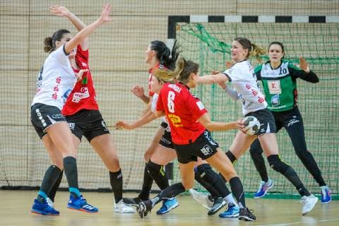 Emilia Galinska (SV Union Halle) versucht noch mal alles im Spiel SV Union Halle-Neustadt (Wildcats) vs. Neckarsulmer Union Handball 1.Bundesliga - Saison 2018 2019 Copyright: xVIADATAx xHolgerxJohnx Halle Saale Sachsen-Anhalt Deutschland