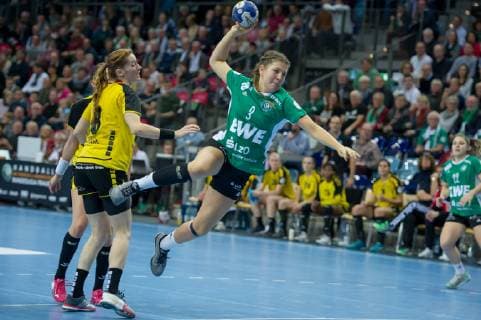 Marie Steffen (VfL Oldenburg, 3) beim Wurf, Spielszene, Aktion, Action, Handball, Bundesliga Frauen, VfL Oldenburg - TV Nellingen,