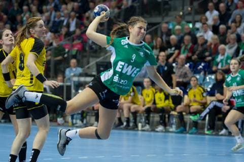 Marie Steffen (VfL Oldenburg, 3) beim Wurf, Spielszene, Aktion, Action, Handball, Bundesliga Frauen, VfL Oldenburg - TV Nellingen,