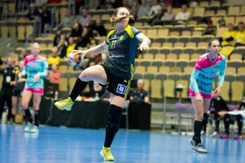 Sport Bilder des Tages 190106 Sävehofs Amelia Lundbäck skjuter en straff under en handbollsmatch i EHF Cup mellan Sävehof och TusSies Metzingen den 6 januari 2019 i Partille. Copyright: MICHAELxERICHSEN BB190106ZV028