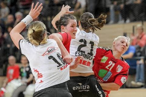 Sophie Lütke (SV Union Halle) und Pia Dietz (SV Union Halle) im Vorwärtsgang im Spiel SV Union Halle-Neustadt (Wildcats) vs. Neckarsulmer Union Handball 1.Bundesliga - Saison 2018 2019 Copyright: xVIADATAx xHolgerxJohnx Halle Saale Sachsen-Anhalt Deutschland