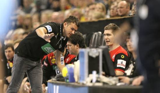 Foto : Bundestrianer Christian Prokop und rechts Finn Lemke (Deutschland) Handball Länderspiel am So. 06.01.2019 in Kiel Deutschland - Argentinien