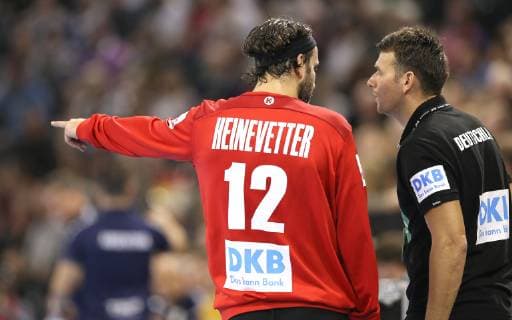 Foto : Bundestrainer Christian Prokop ( Deutschland ) im Gespräch mit Silvio Heinevetter Handball Länderspiel am So. 06.01.2019 in Kiel Deutschland - Argentinien