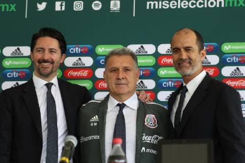 Fußball, Gerardo Martino ist neuer Nationaltrainer von Mexiko - Pressekonferenz January 7, 2019 - EUM20190107DEP04.JPG .CIUDAD DE MEXICO. SoccerFutbol-Gerardo Martino.- 7 de enero de 2019. En conferencia, Yon de Luisa, presidente de la Federacion Mexicana de Futbol (Femexfut) y Guillermo Cantu, director general deportivo, presentan a Gerardo Martino (centro) como nuevo tecnico de la Seleccion Mexicana de Futbol. Foto: Agencia EL UNIVERSALCarlos MejiaEELG Latin News: January 7, 2019 Copyright: xElxUniversalx