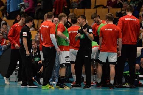 Handball, Herren, Saison 2018 19, Weltmeisterschaft 2019 in Deutschland und Dänemark, öffentliches Training der deutschen Nationalmannschaft, Steffen Weinhold (Nr. 17, Deutschland), Cheftrainer Christian Prokop (Deutschland), 08.01.19, Copyright: xMatthiasxKochx