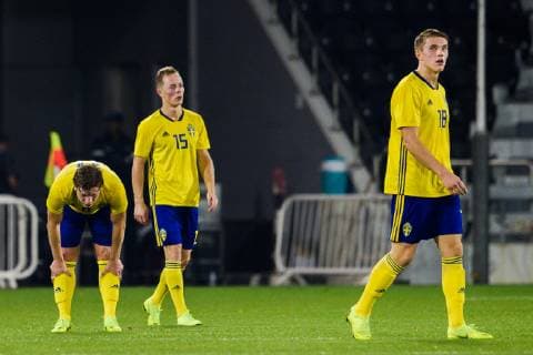 190108 Simon Thern, AdamÊAndersson and Viktor Gyökeres of Sweden looks dejected after the International Friendly Länderspiel football match between Sweden and Finland on January 8, 2019 in Doha. Photo: Niklas Larsson BILDBYRN kod NL 44170 Copyright: NIKLASxLARSSON BB190108NL041