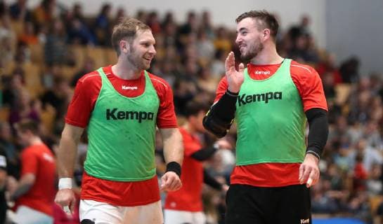 Steffen Weinhold, Jannik Kohlbacher beim offenen Training der deutschen Nationalmannschaft vor der Handball WM 2019 der Maenner am 08.01.2019 in der Turnhalle des Sportforums in Berlin Handball - WM 2019 - Vorbereitung - offenes Training der Nationalmannschaft
