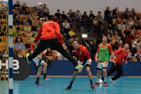 Handball, Herren, Saison 2018 19, Weltmeisterschaft 2019 in Deutschland und Dänemark, öffentliches Training der deutschen Nationalmannschaft, TW Silvio Heinevetter (Nr. 12, Deutschland), Patrick Groetzki (Nr. 24, Deutschland), 08.01.19, Copyright: xMatthiasxKochx