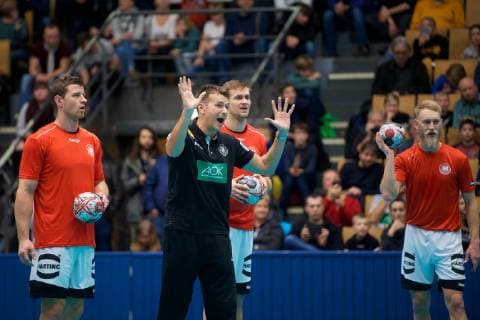 Handball Berlin 08.01.2019 Weltmeisterschaft 2019 Training im Sportforum Hohenschönhausen Christian Prokop (Deutschland, Trainer) Martin Strobel (Deutschland, No.19) li. Fabian Böhm (Deutschland, No.38) Bohm Boehm Matthias Musche (Deutschland, No.37) re.