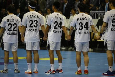 Handball, Herren, Weltmeisterschaft 2019 in Deutschland und Dänemark, Eröffnungsspiel, Deutschland - Korea, Seo Seung Hyun (Nr. 22, Korea), Park Hwang Soon (Nr. 23, Korea), Ri Yong Myong (Nr. 24, Korea), Kang Jean Gu (Nr. 34, Korea), 10.01.19, Copyright: xMichaelxHundtx xMatthiasxKochx