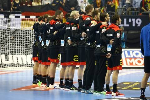 Handball, Herren, Weltmeisterschaft 2019 in Deutschland und Dänemark, Eröffnungsspiel, Deutschland - Korea, die deutsche Nationalmannschaft beim Abspielen der Nationalhymne, 10.01.19, Copyright: xMichaelxHundtx xMatthiasxKochx