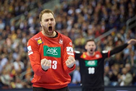 Handball Berlin 10.01.2019 Weltmeisterschaft 2019 Weltmeisterschaften der Männer Gruppe A Deutschland (GER) - Korea (KOR) Andreas Wolff (Deutschland, TW, No.33) Jubel Fabian Wiede (Deutschland, No.10) hi.
