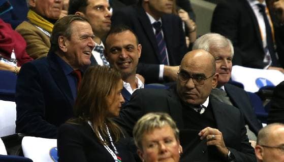 Altbundeskanzler Gerhard Schroeder beim Eroeffnungsspiel Korea gegen Deutschland der Handball- WM 2019 der Maenner am 10.01.2019 in der Mercedes-Benz Arena in Berlin Handball - WM 2019 - Gruppe A - Korea vs Deutschland