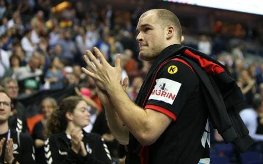 Paul Drux (Deutschland) bedankt sich bei den Fans nach Sieg des Eroeffnungsspiels Korea gegen Deutschland der Handball- WM 2019 der Maenner am 10.01.2019 in der Mercedes-Benz Arena in Berlin Handball - WM 2019 - Gruppe A - Korea vs Deutschland