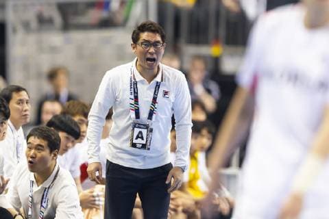 Trainer Young Shin Cho. Korea vs. Deutschland, Vorrunde, Handball, IHF Handball Weltmeisterschaft, 10.01.19 Berlin Berlin Germany Mercedes-Benz-Arena Copyright: xAgentur54Gradx xFelixxKoenigx