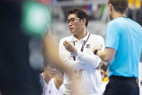 Trainer Young Shin Cho. Korea vs. Deutschland, Vorrunde, Handball, IHF Handball Weltmeisterschaft, 10.01.19 Berlin Berlin Germany Mercedes-Benz-Arena Copyright: xAgentur54Gradx xFelixxKoenigx