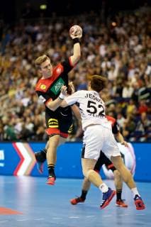 Handball Berlin 10.01.2019 Weltmeisterschaft 2019 Weltmeisterschaften der Männer Gruppe A Deutschland (GER) - Korea (KOR) Franz Semper (Deutschland, No.32) JEONG Jaewan (Korea, No.52)