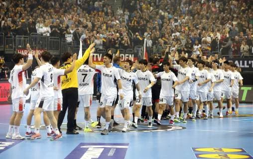 GER, Handball WM 2019, Deutschland vs. Korea 10.01.2019, Mercedes Benz Arena, Berlin, GER, Handball WM 2019, Deutschland vs. Korea, im Bild Koreanische Mannschaft