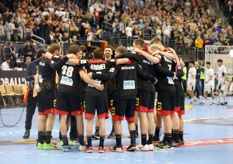 GER, Handball WM 2019, Deutschland vs. Korea 10.01.2019, Mercedes Benz Arena, Berlin, GER, Handball WM 2019, Deutschland vs. Korea, im Bild Deutscher-Spielerkreis