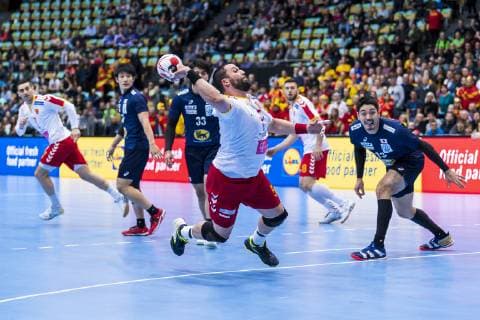 Muenchen, Deutschland 11. Januar 2019: WM 2019 Männer - Gruppe B - Japan vs. Mazedonien Stojanche Stoilov (Mazedonien), Kenya Kasahara (Japan) Muenchen Olympiahalle Bayern Deutschland