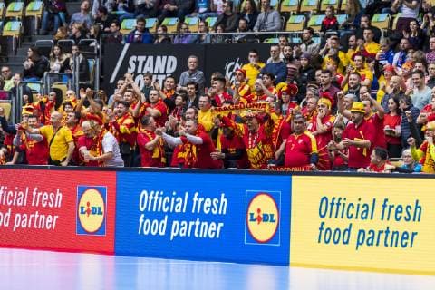 Muenchen, Deutschland 11. Januar 2019: WM 2019 Männer - Gruppe B - Japan vs. Mazedonien Fankurve Fans Fanblock Mazedonien Muenchen Olympiahalle Bayern Deutschland