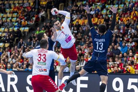 Muenchen, Deutschland 11. Januar 2019: WM 2019 Männer - Gruppe B - Japan vs. Mazedonien v.li. Zharko Peshevski (Mazedonien), Kiril Lazarov (Mazedonien), Kenya Kasahara (Japan) Muenchen Olympiahalle Bayern Deutschland