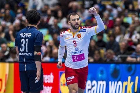 Muenchen, Deutschland 11. Januar 2019: WM 2019 Männer - Gruppe B - Japan vs. Mazedonien v.li. Tatsuki Yoshino (Japan), Dejan Manaskov (Mazedonien) Muenchen Olympiahalle Bayern Deutschland