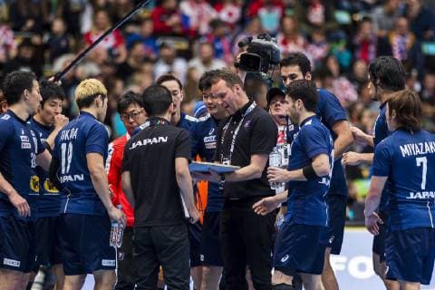 Muenchen, Deutschland 11. Januar 2019: WM 2019 Männer - Gruppe B - Japan vs. Mazedonien Trainer Dagur Sigurdsson (Japan) in der Auszeit Muenchen Olympiahalle Bayern Deutschland