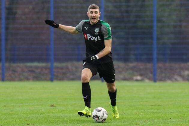 Julian Chabot ( Groningen ) am Ball, Fussball - Testspiel 2018 19 - MSV Duisburg vs. FC Groningen, Duisburg , BSA Westender Strasse, 11.01.2019, DFL regulations prohibit any use of photographs as image sequences and or quasi-video Duisburg BSA Westender Strasse NRW Deutschland