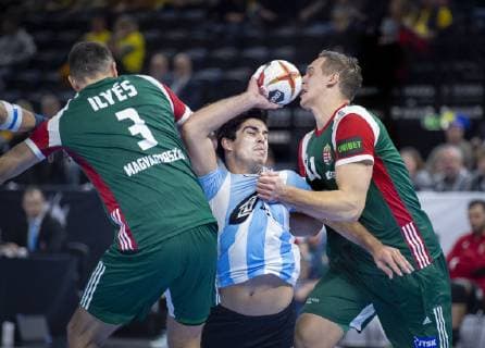 Handball WM, Argentinien - Ungarn Pablo Ariel Simonet of Argentina between Ferenc Ilyes and Patrik Ligetvari of Hungary during the men s IHF Handball World Championship WM Weltmeisterschaft match in Group D between Argentina-Hungary in Copenhagen , Denmark, on Friday, Jan. 11, 2019.. , Copenhagen Denmark Copyright: Scanpix LiselottexSabroex COP101 spdk20190111-184228-L