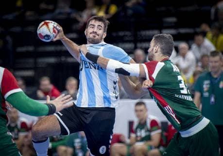 Handball WM, Argentinien - Ungarn Sebastián Simonet of Argentina and Gabor Ancsin of Hungary during the men s IHF Handball World Championship WM Weltmeisterschaft match in Group D between Argentina-Hungary in Copenhagen , Denmark, on Friday, Jan. 11, 2019.. , Copenhagen Denmark Copyright: Scanpix LiselottexSabroex COP101 spdk20190111-184630-L